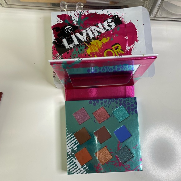 Eyeshadows - Picture 3 of 4